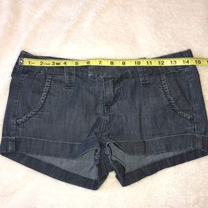 3 for $15 or 5 for $25 🌺🛍
Forever 21 shorts